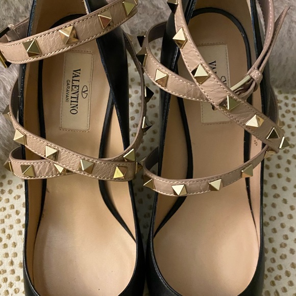 New without tags Valentino Garavani Studwrap black leather heels. Size 38. - Picture 4 of 7